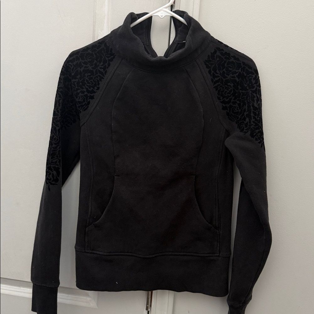 Lululemon sweatshirt